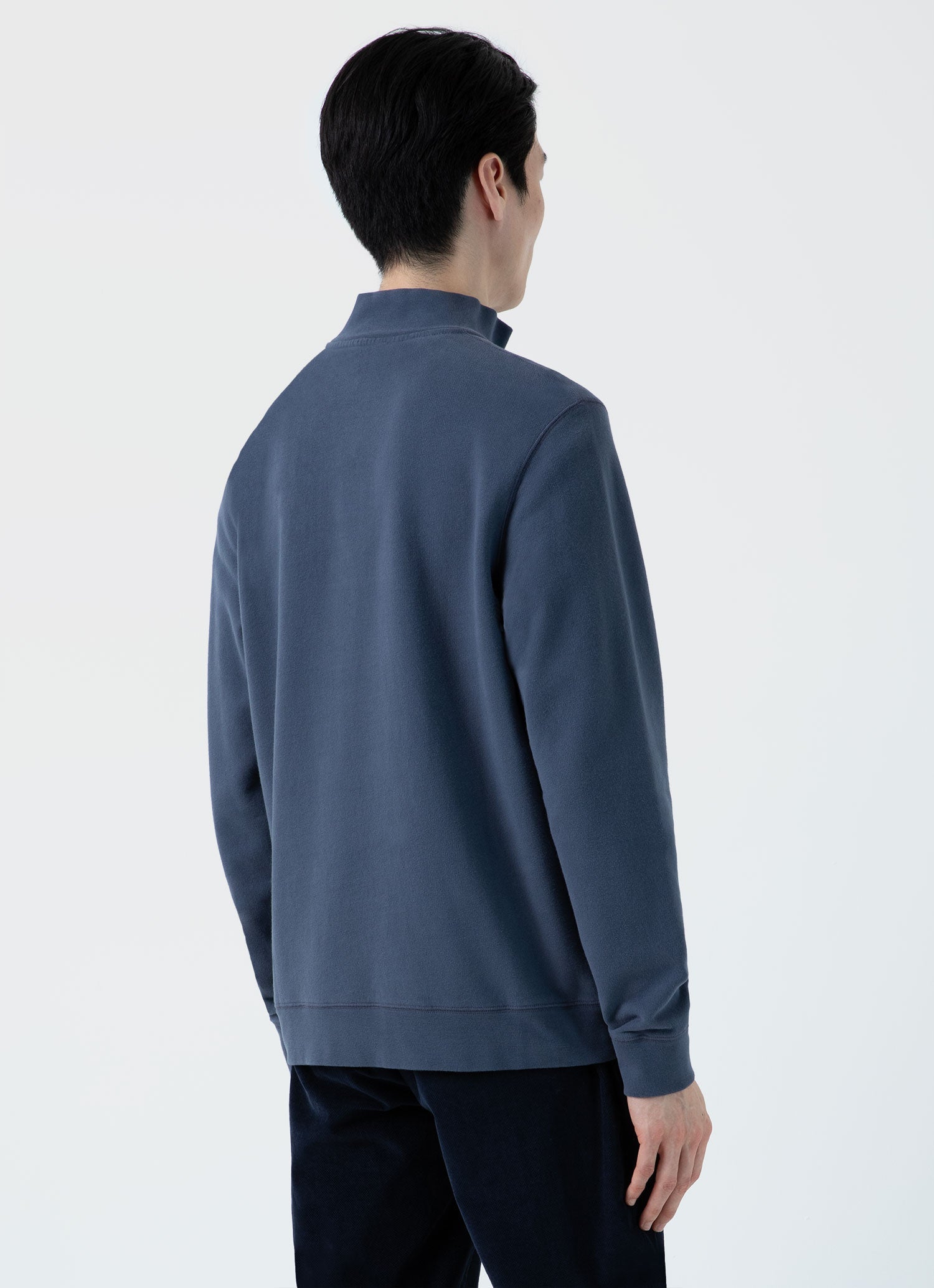 ハーフジップループバックスウェットシャツ（Slate Blue）| Sunspel