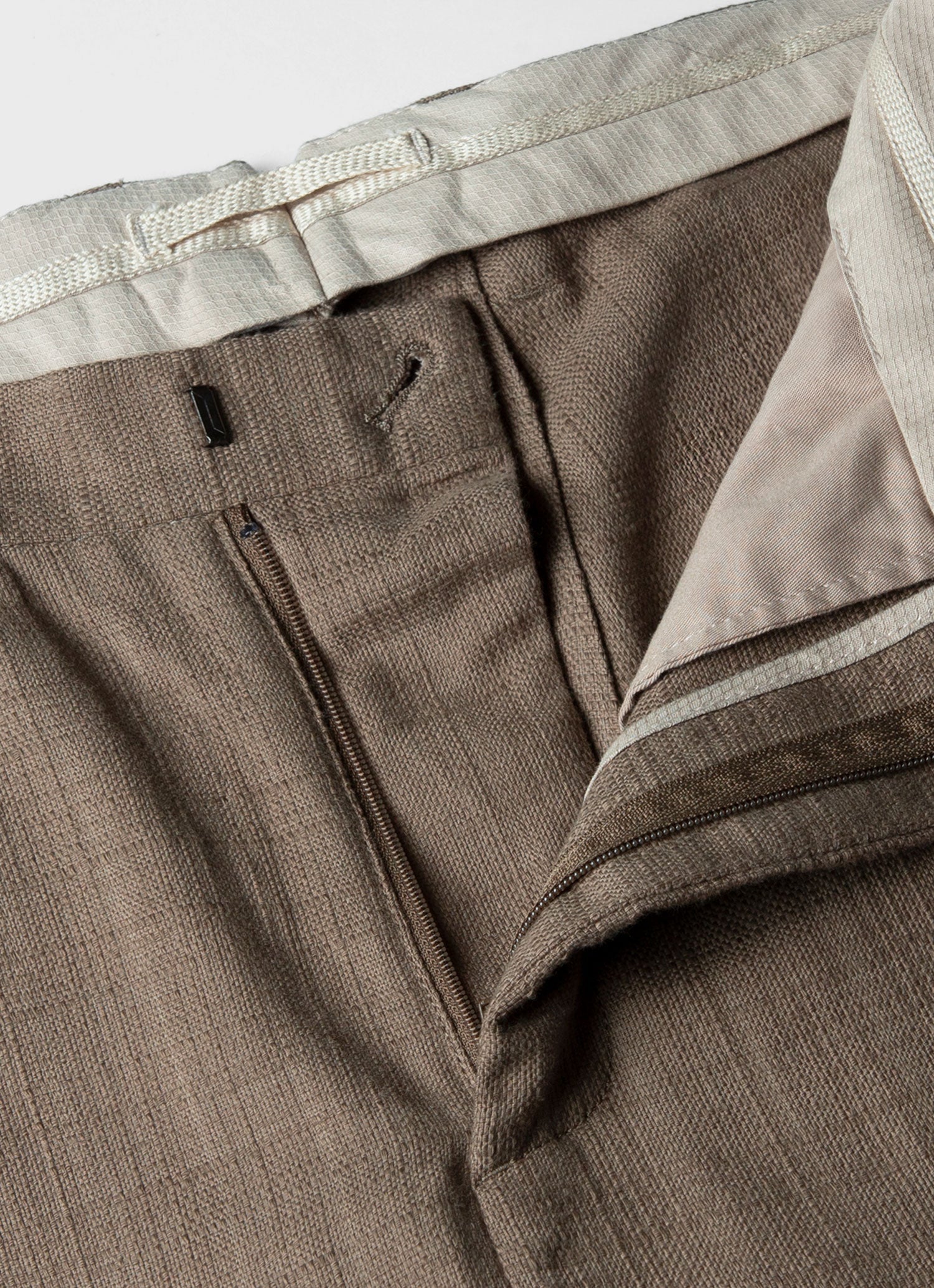 Men's Cotton Raffia Pleat Trouser in Dark Stone