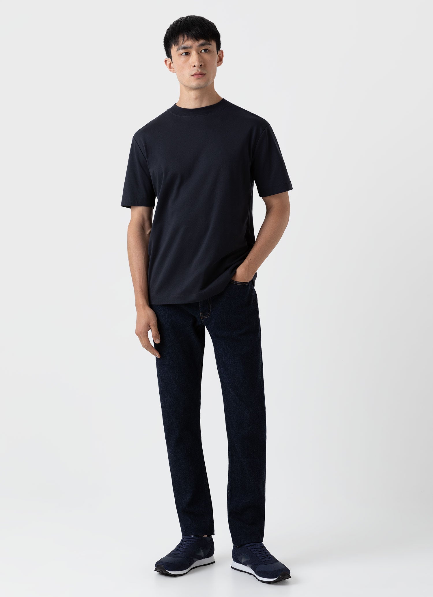 モックネック（ヘビーウェイト）Tシャツ（Black）| Sunspel