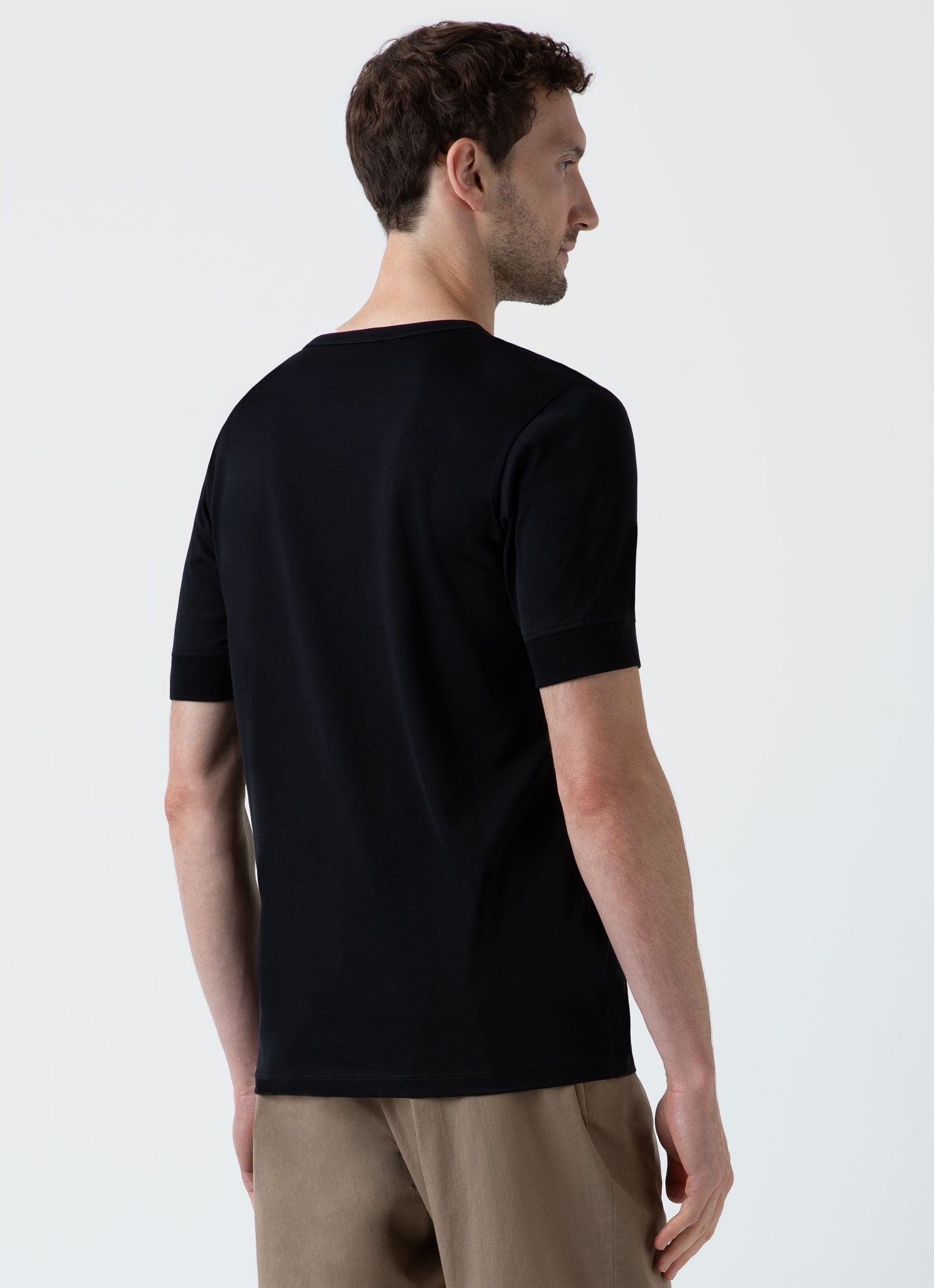 ヘンリーTシャツ （Black）| Sunspel