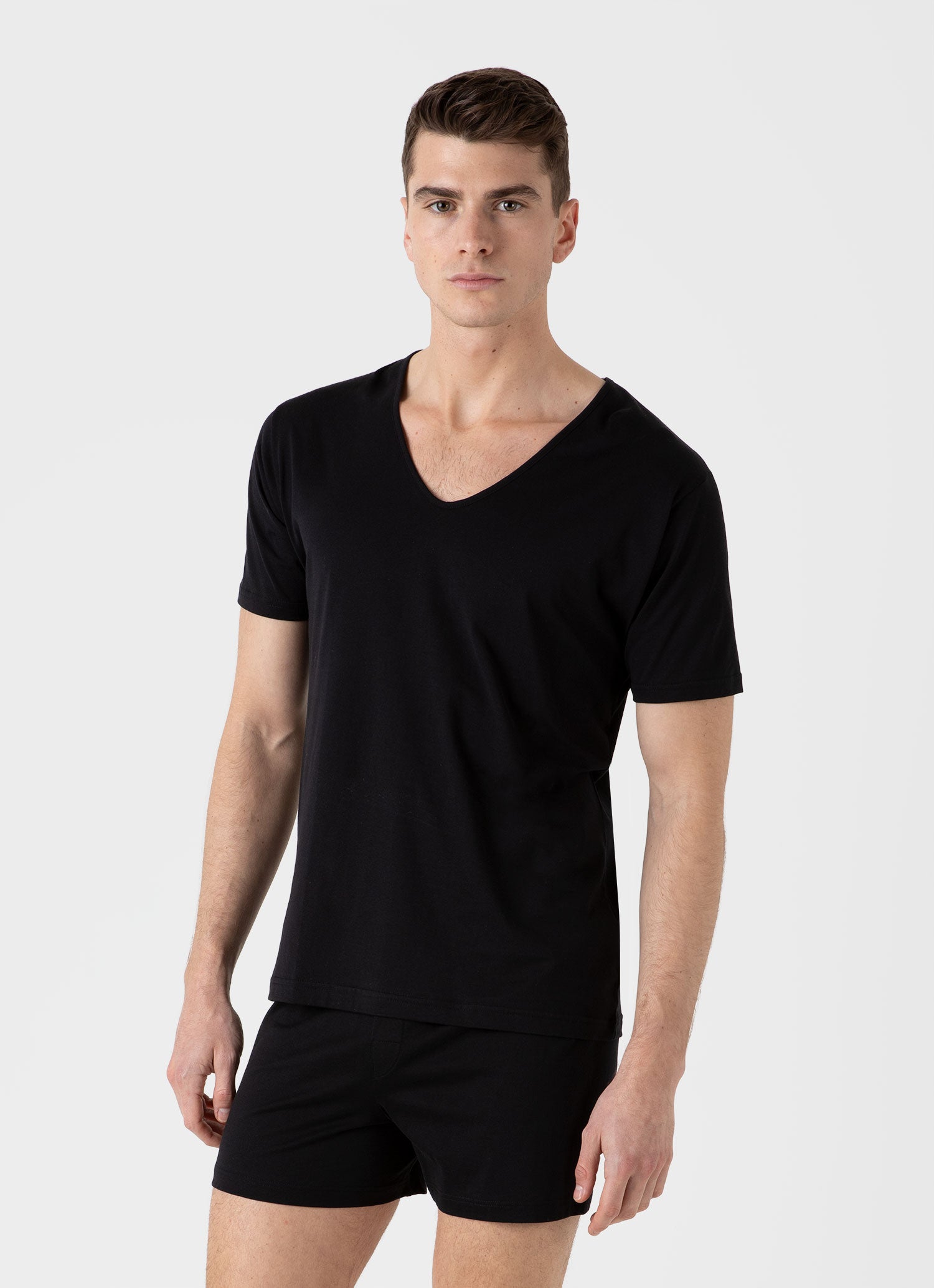 スーパーファインコットンVネックアンダーウェアTシャツ （Black）| Sunspel