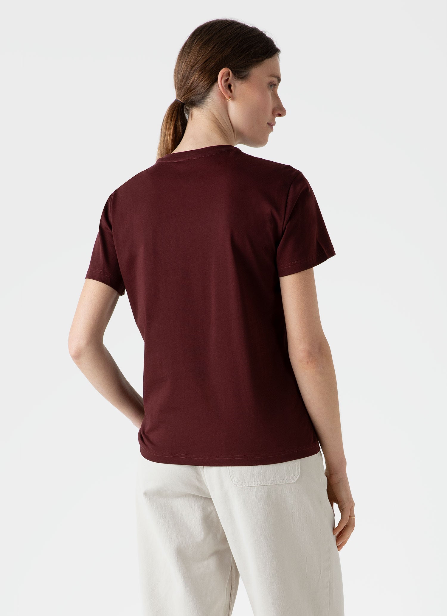 ボーイ・フィットTシャツ（Maroon）| Sunspel