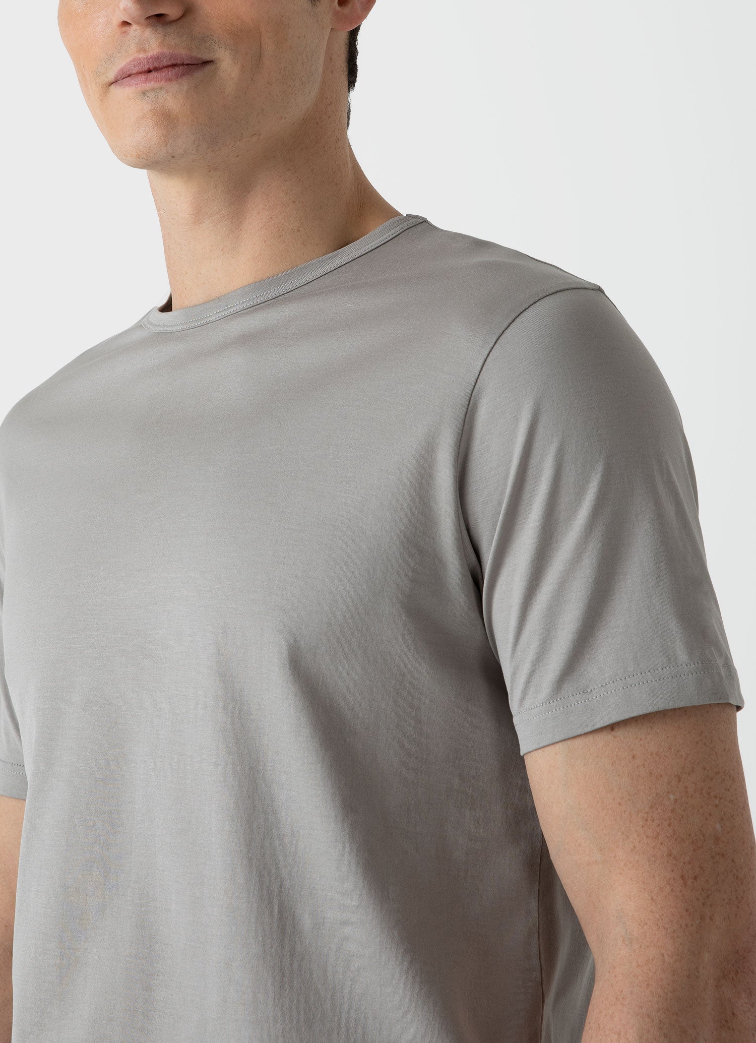 メンズ クラシックTシャツ（Mid Grey）| Sunspel