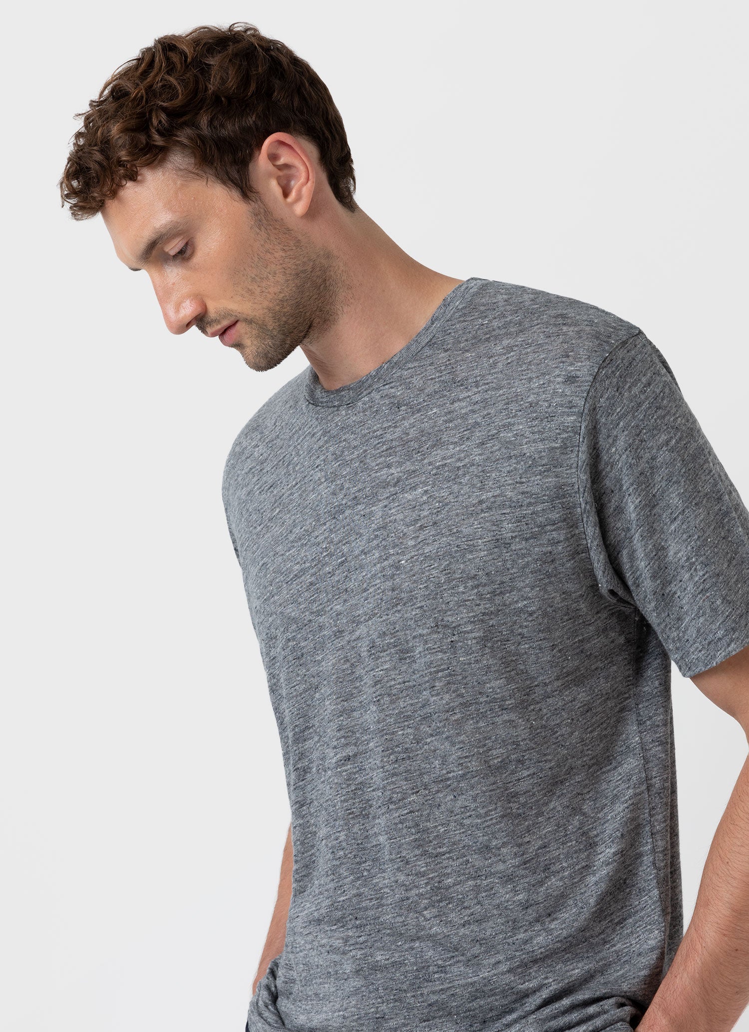 リネンTシャツ （Mid Grey Melange）| Sunspel