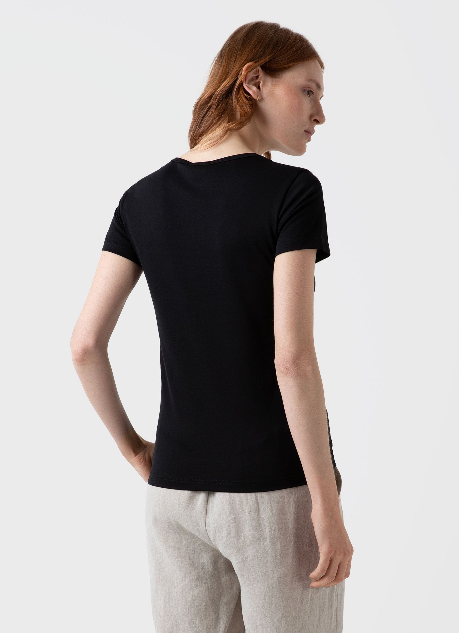 クラシック スクープネック Tシャツ （Black）| Sunspel